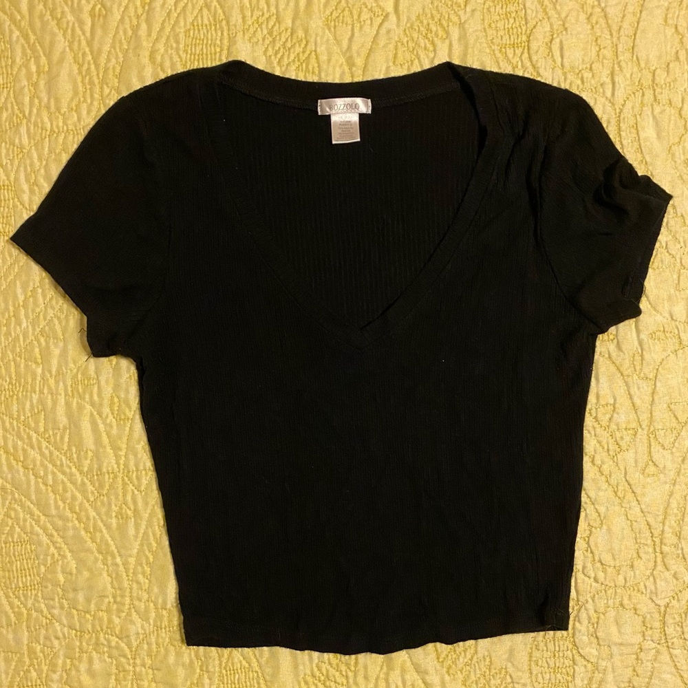 Bozzolo Black Short Sleeve Black Ribbed V-Neck Crop Top